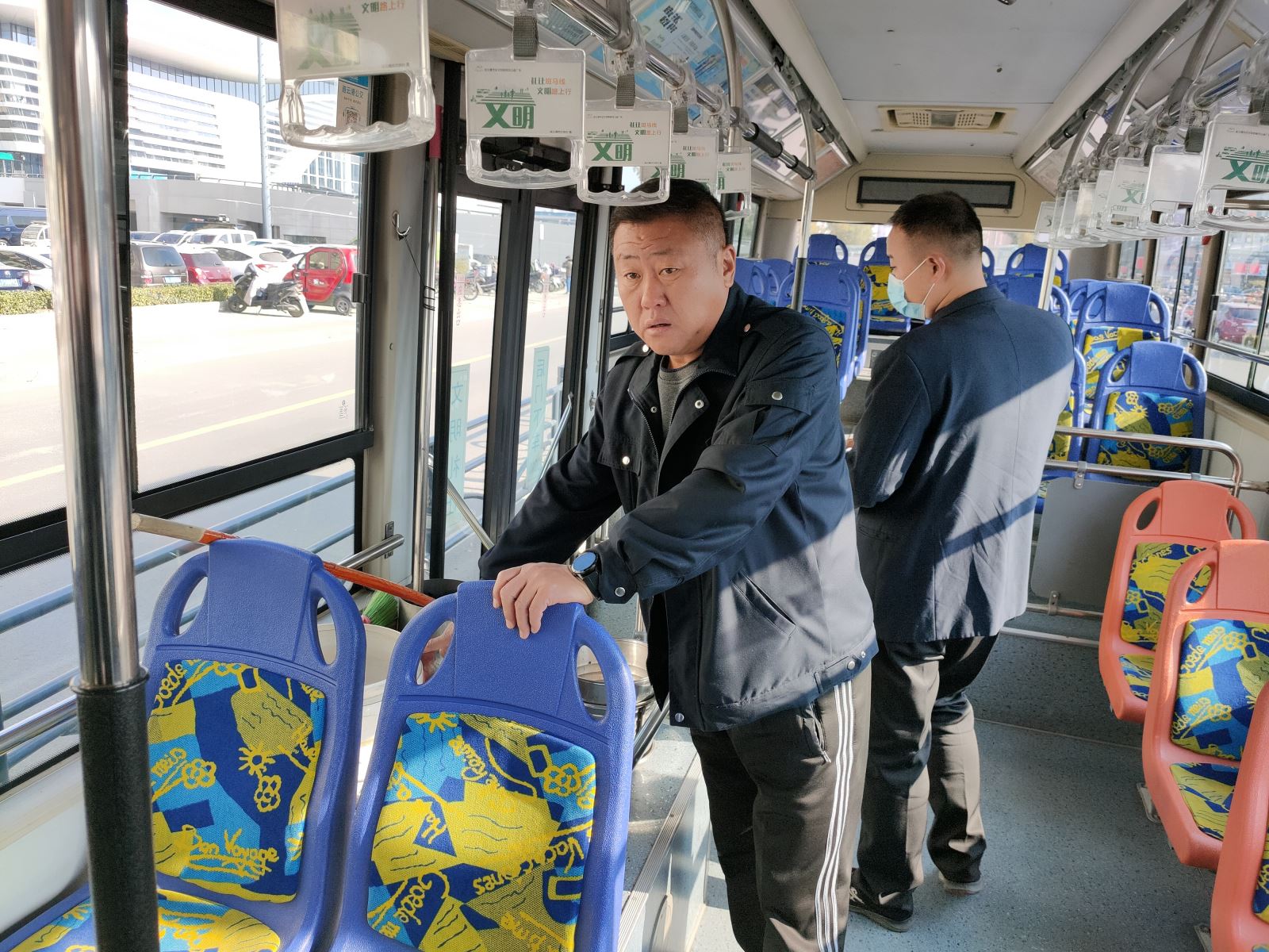 公交集團(tuán)公交事業(yè)一部積極開(kāi)展車(chē)輛衛(wèi)生專(zhuān)項(xiàng)檢查